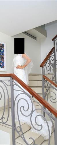 Vendo hermoso vestido de novia de encaje ta - Imagen 2