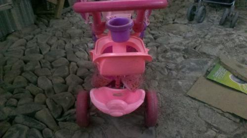 A la venta triciclo de bebapracticamente nue - Imagen 2