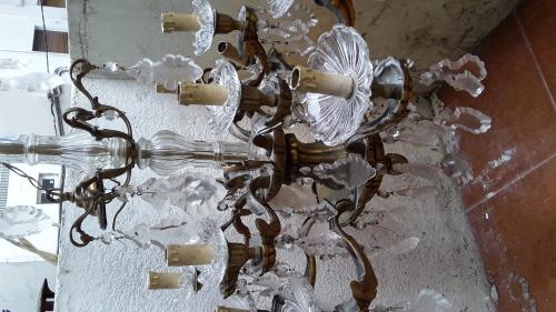 Arañas antiguas de bronce con cristales de r - Imagen 1