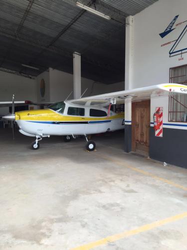 Cessna 210 CENTURION NINGUN VUELO EN B - Imagen 1