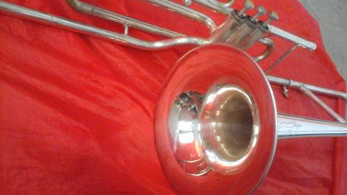 Vendo trombon europeo de pistones  color plat - Imagen 2