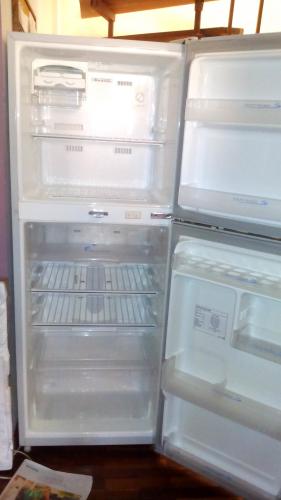 Vendo refrigerador Westinghouse de 10 pies3  - Imagen 2