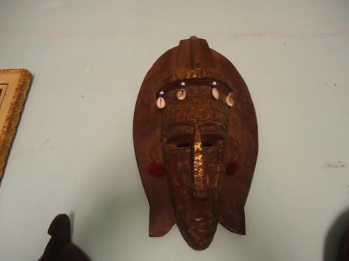 vendo   cololecion de seis mascaras de madera - Imagen 2