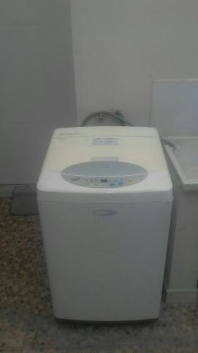 Vendo lavadora lg 6 kilos fuzzylogic buen fun - Imagen 1