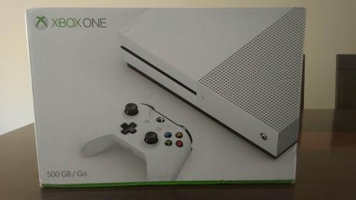 Xbox One S de 500 gb Casi nueva En perfecto - Imagen 1