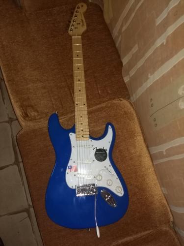 Vendo guitarra original modelo: Stratocaster  - Imagen 1