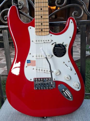 Vendo Guitarra Fender Stratocaster nuevo colo - Imagen 1