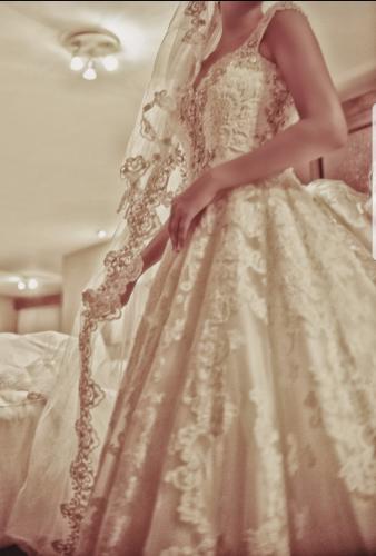 Precioso vestido de novia  bordado en crista - Imagen 1