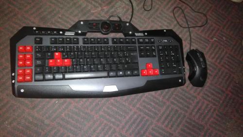teclado y mouse para gamers marca delux a so - Imagen 1