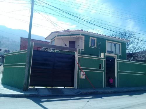 Se vende casa de dos plantas en Cochabamba zo - Imagen 1