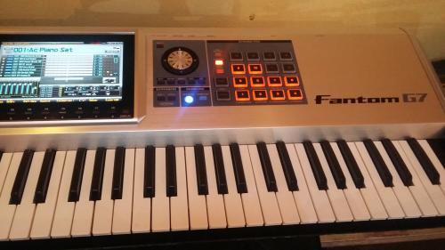 Amigos tengo a la venta un teclado Roland Fan - Imagen 1