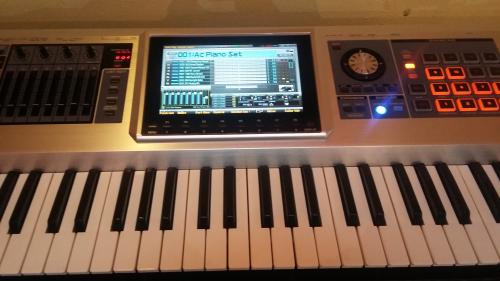 Amigos tengo a la venta un teclado Roland Fan - Imagen 2