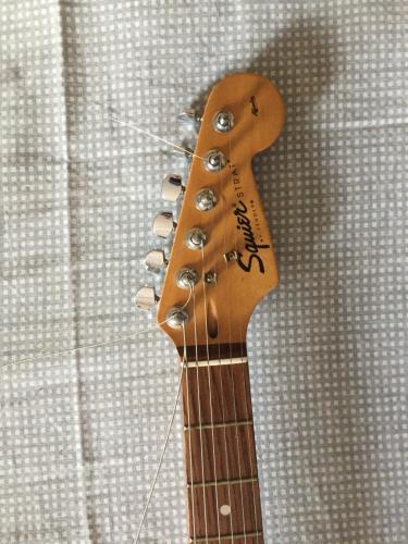 Vendo guitarra Fender Squier Strat Afinity Se - Imagen 2