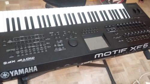 En venta dos teclados un Yamaha motif XF6 y u - Imagen 1