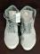 Adidas-Sneakers-exclusivos-color-gris-y-blanco