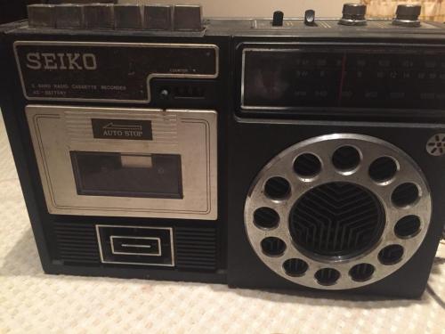 Radio  de los 80s decorativa falta mantenimi - Imagen 1