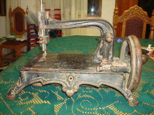 Vendo mquina de coser antigua entre 1700 y  - Imagen 1