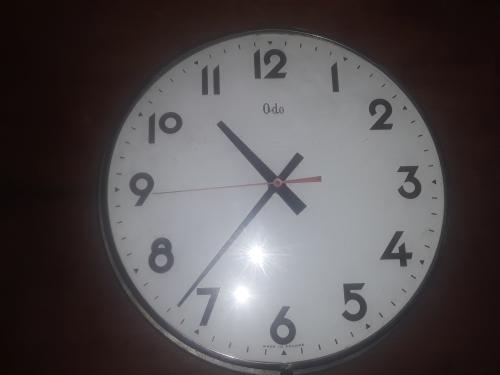 Reloj de pared metalico a pila marca odo fran - Imagen 1