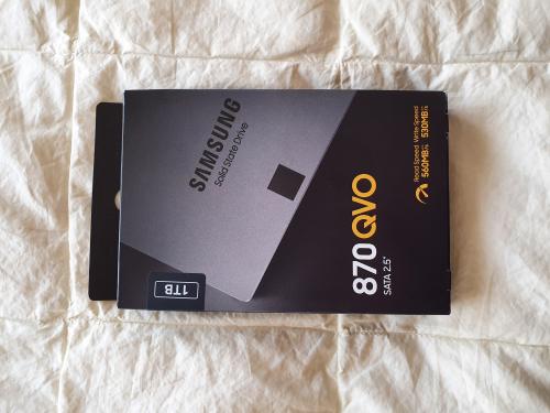 Disco sólido Samsung 870 QVO SATA de 1Tb Nu - Imagen 1