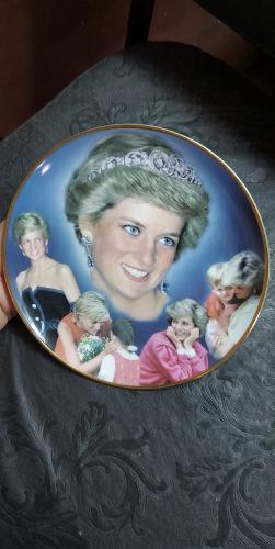 Tengo plato de coleccion de la princesa Diana - Imagen 1