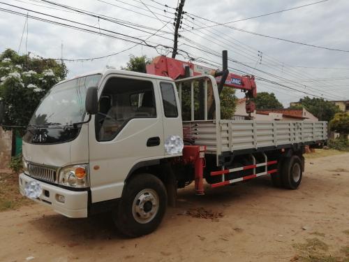 camión gra marca JAC de 6 toneladas con gr - Imagen 1