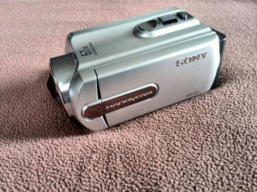 Vendo filmadora Sony Handycam DCRSR21 color  - Imagen 1